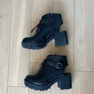 Forever 21 black ankle booties chunky heel
